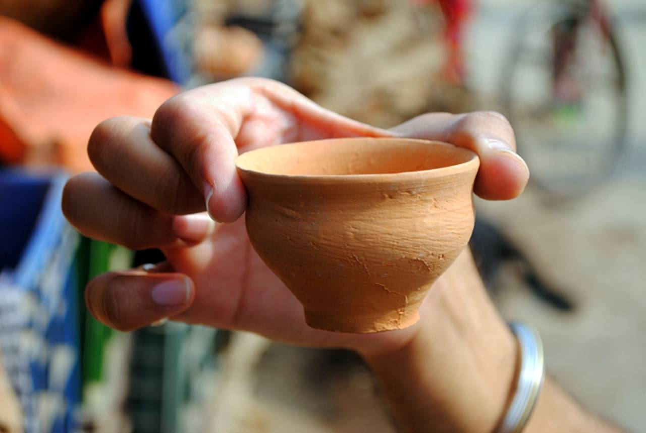 Earthen pots and vessels attract crowds in Khadi Mela