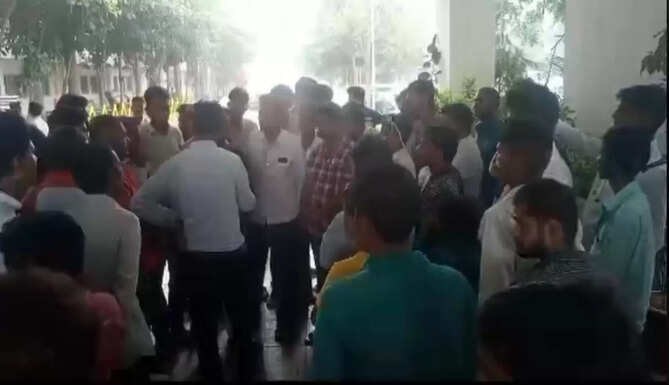 परिजन