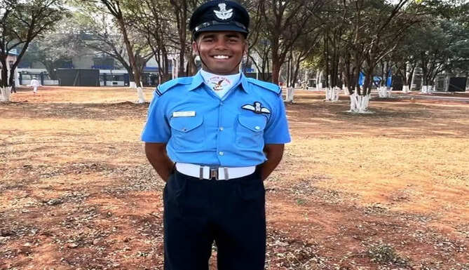 Hamza Airforce pilot