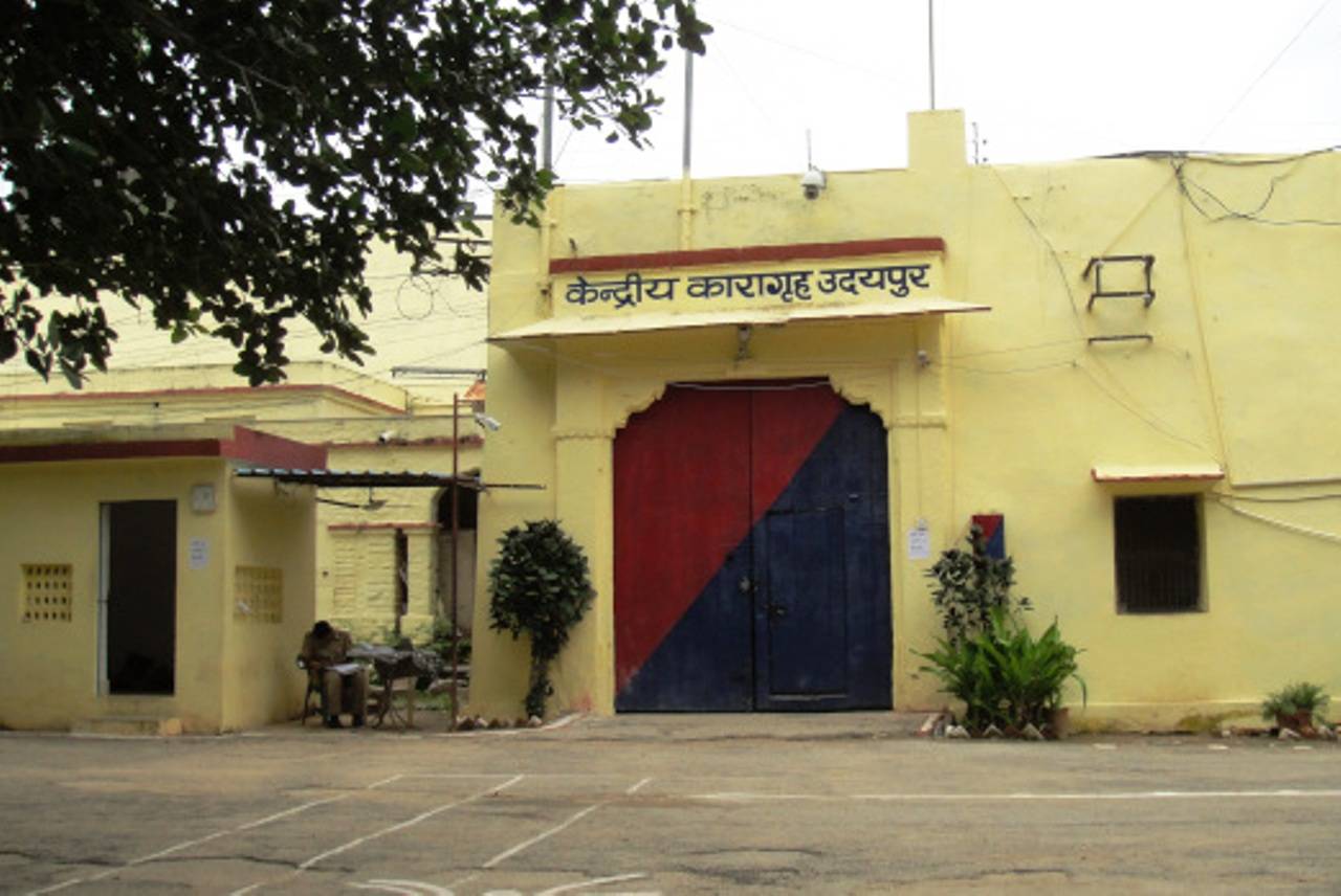 2nd raid in Central Jail|Mobile found with an under-trial prisoner