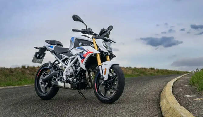 BMW F 450 R 420cc naked roadster motorcycle with sporty design and premium features