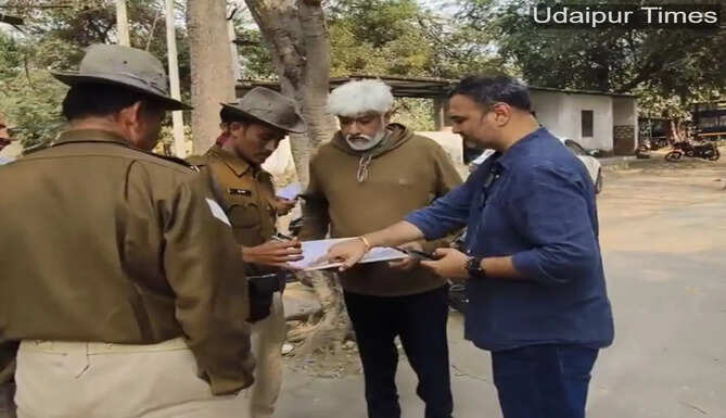 Vikram Bhatt speaking to media after release from Udaipur Central Jail following Supreme Court bail in ₹30 crore fraud case.