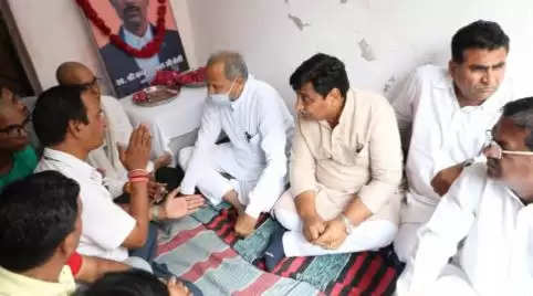 Chief Minister Ashok Gehlot meets family of Kanhaiya Lal Sahu in Udaipur