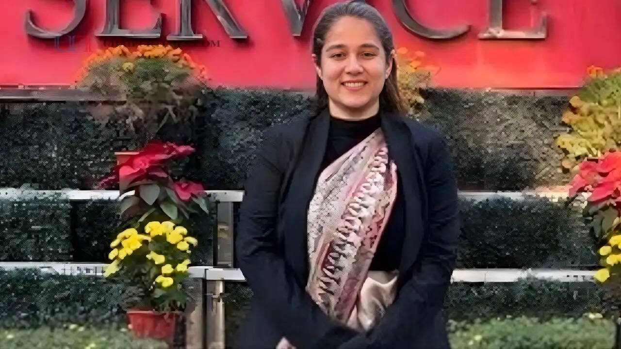 डेंटिस्ट से बनी IAS अफसर