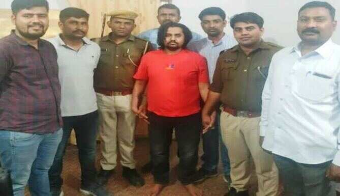 हुलिया बदलने में माहिर 5 हज़ार का इनामी बदमाश पुलिस गिरफ्त में
