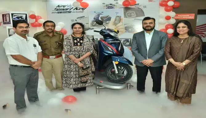 Daksh Honda Honda Motorcycle and Scooter India , Activa H-Smart comes with a unique Smart key which has special features of Smart Find, Smart Unlock, Smart Start & Smart Safe