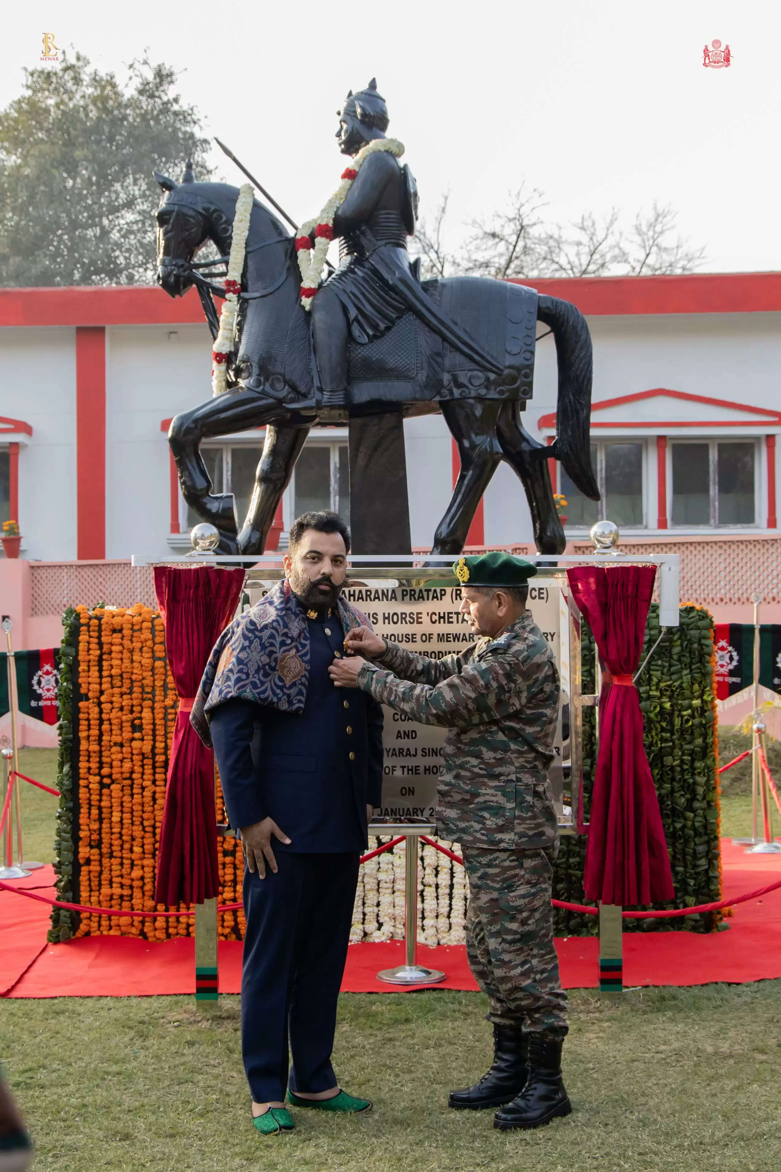 Dr. Lakshyaraj Singh Mewar receiving a special honour from Indian Army Chief General Upendra Dwivedi for social service contributions
