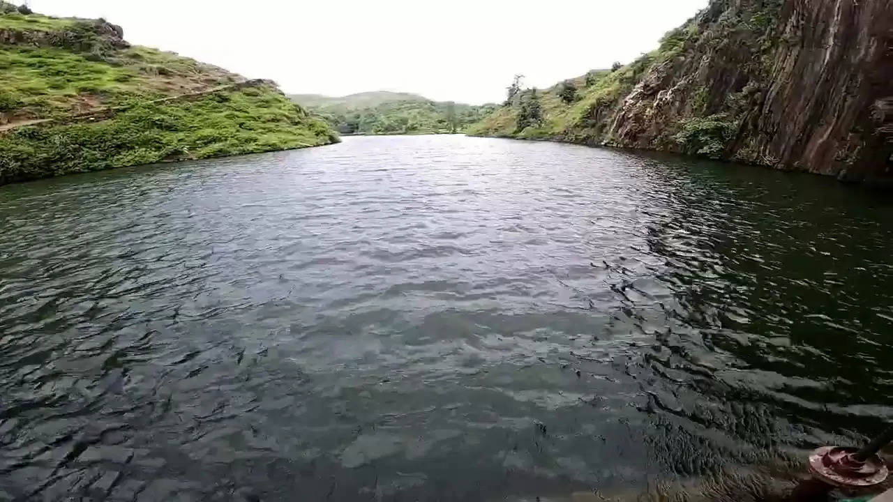 Boy from Banswara drowns at Shivalik Dam off Udaipur Gogunda Highway Civil Defence team recover body after 2 hours, Dangers of Trekking in Udaipur