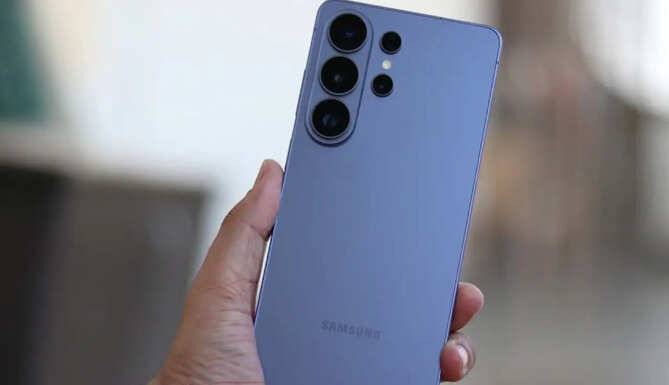 Galaxy S24, S25 and S26 smartphones listed under the Certified Re-Newed refurbished phone programme