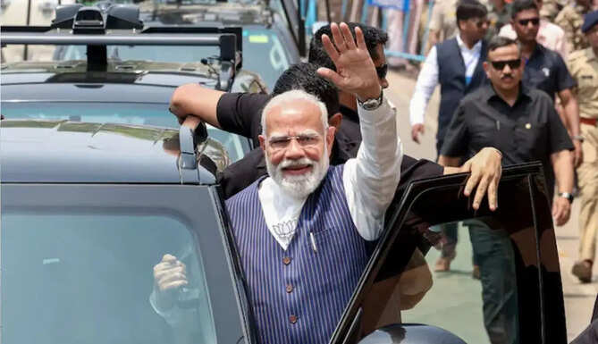 PM Modi high-security convoy featuring armoured Mercedes-Maybach, Range Rover, BMW and Toyota vehicles