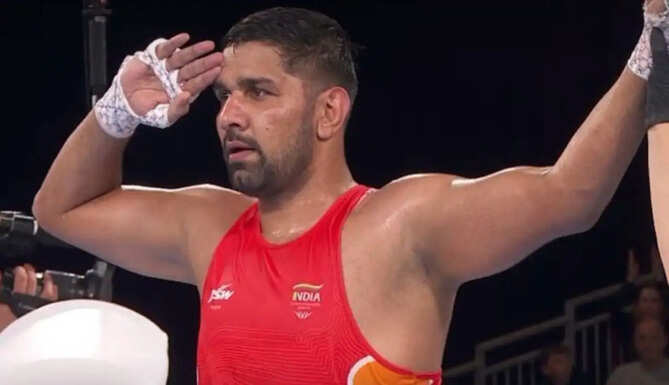 Indian boxer Narender Berwal competes against England's Damar Thomas in the men's super heavyweight final at the Commonwealth Games, where he secured the silver medal.