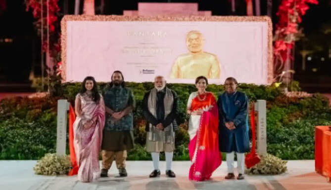 Prime Minister Inaugurates Animal Conservation Center &lsquo;Vantara&rsquo; &bull;	Reviewed world-class facilities at Vantara &bull;	Fed tiger, lion, and rhino cubs with his own hands