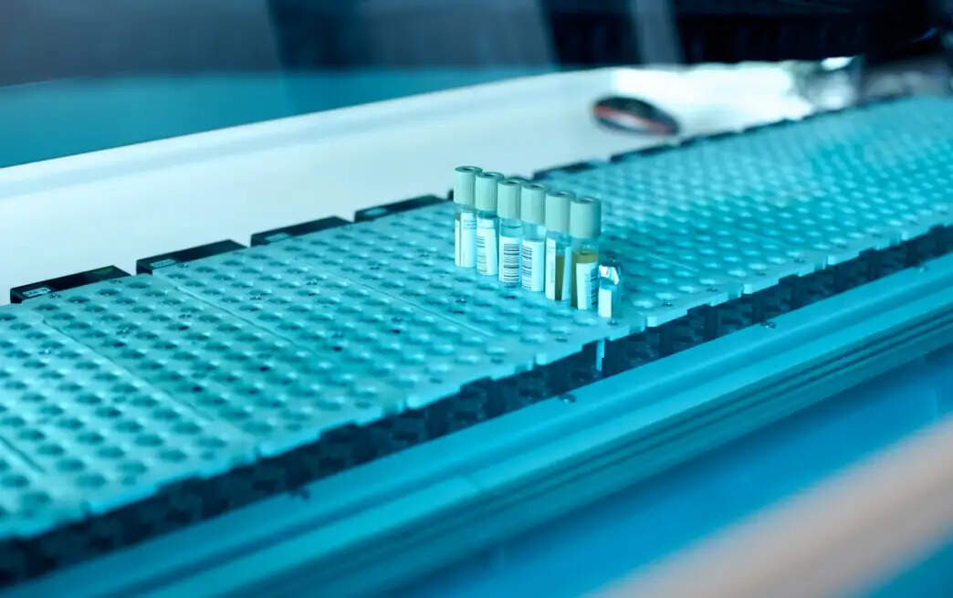 AHK-Cu copper peptide molecular structure and biological mechanism illustration