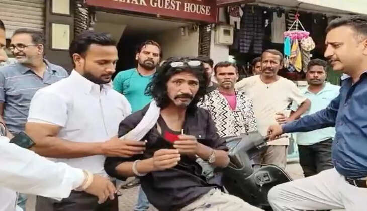 mobile thief caught red handed