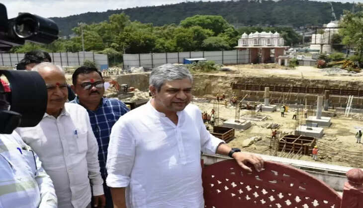 railway minister ashwini vaishnav