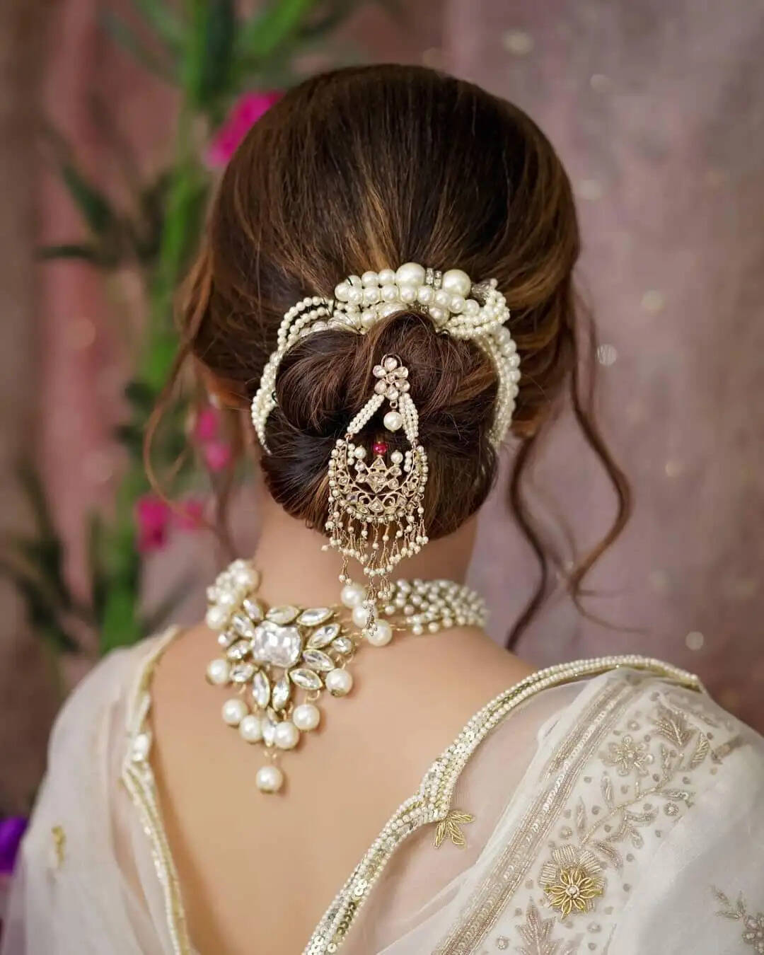 हरियाली तीज के मौके पर जरूर ट्राई करें ये जूड़ा डिजाइन, खूबसूरती में लग जाएंगे चार चांद