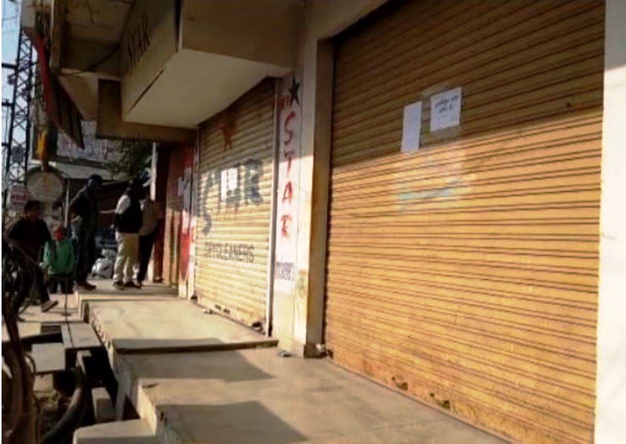 निगम की बड़ी कार्रवाई, तुलसी निकेतन की 13 दुकानों को किया सीज