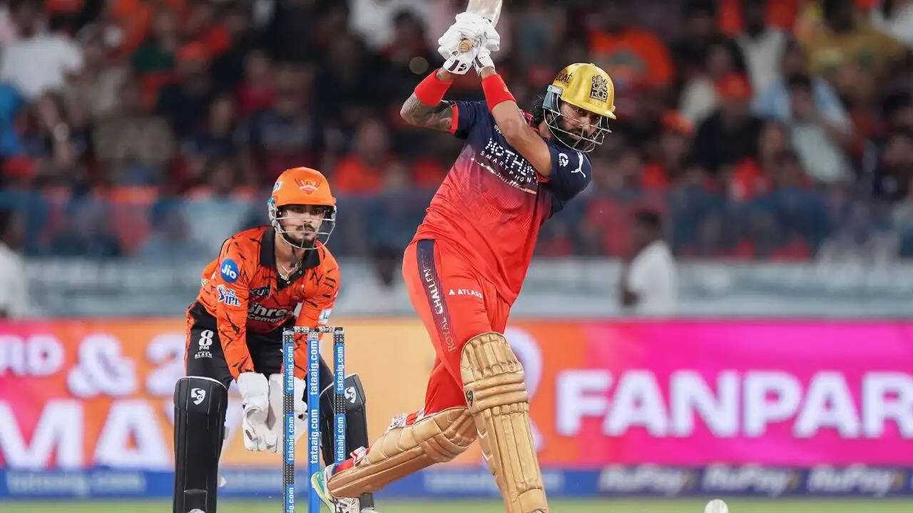Heinrich Klaasen and Ishan Kishan celebrate during SRH vs RCB IPL 2026 match as RCB secure top-two finish despite defeat.