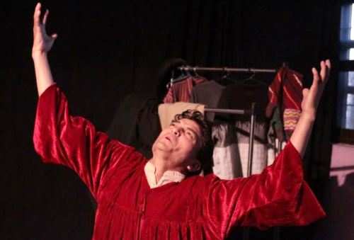 मनोहर सिंह के अभीनय जीवन पर आधारित नाटक - ‘‘मैं मनोहर सिंह हूँ।’’ का मंचन