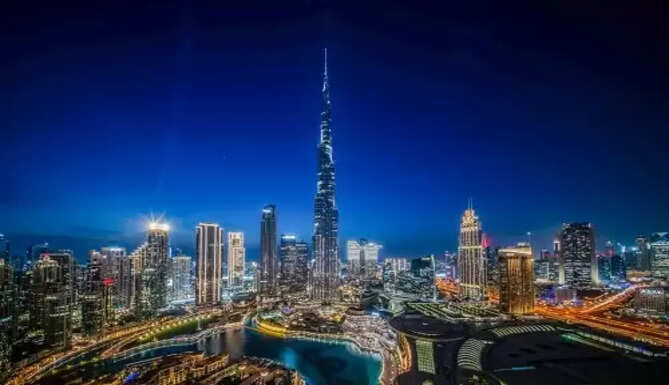 The fa&ccedil;ade of Burj Khalifa is transformed by dazzling lights. Spectacular RGBW lighting brings new life to the visual identity of this artwork. The lighting transformation begins during the Eid Al Etihad celebrations.