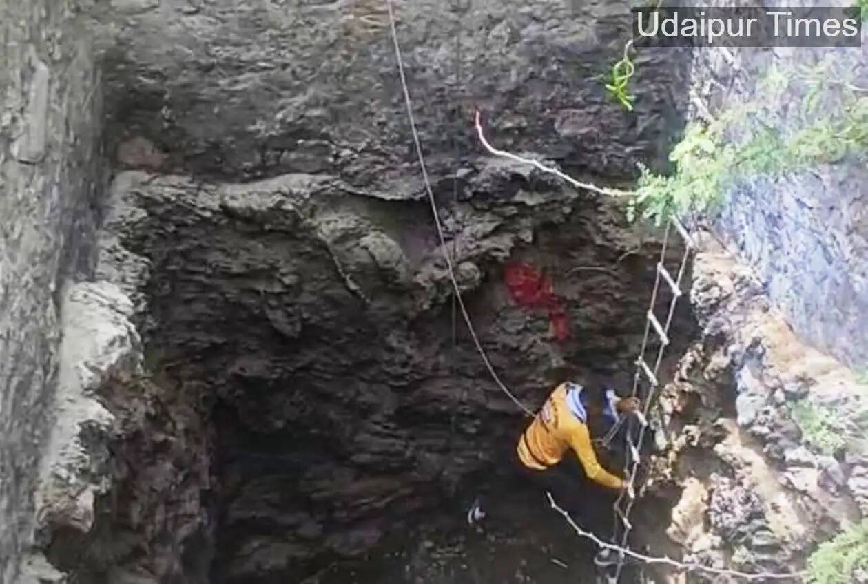 girl fall in well