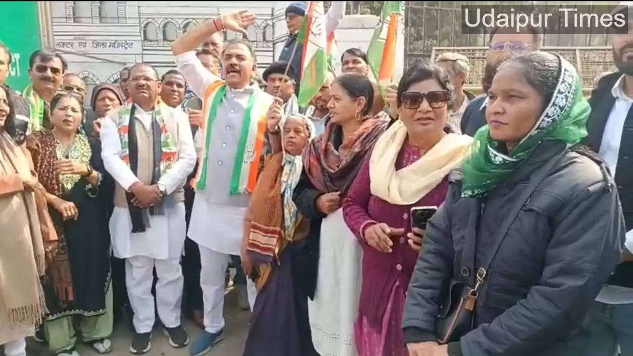 Congress delegation submitting memorandum to Udaipur District Collector regarding Bhuwana tribal land dispute