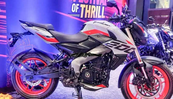 Updated Bajaj Pulsar NS200 motorcycle reportedly featuring a 5-inch TFT display, quickshifter, four ride modes and Nardo Grey colour.