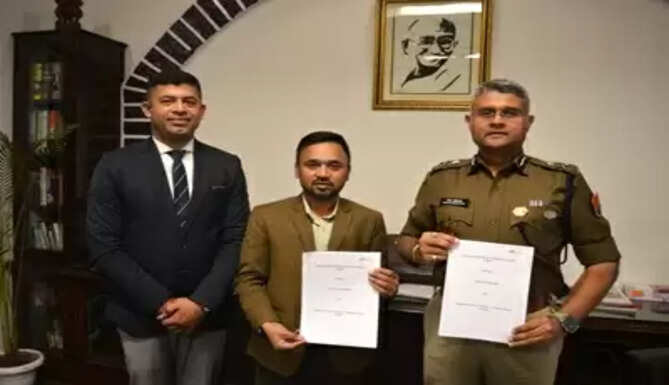 Udaipur Range Police officials and Ambuja Foundation representatives signing MoU for youth skill development and crime prevention