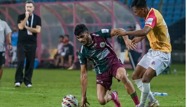 East Bengal defenders block a Mohun Bagan attack during the Super Cup Kolkata Derby as players battle in a tight goalless match, securing East Bengal’s semifinals spot.