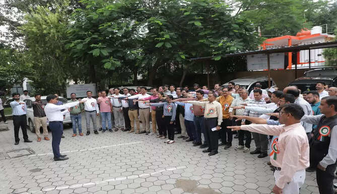 Officials flag off the 49th Mine Safety Week in Udaipur under DGMS, focusing on dust and heat safety in mines.