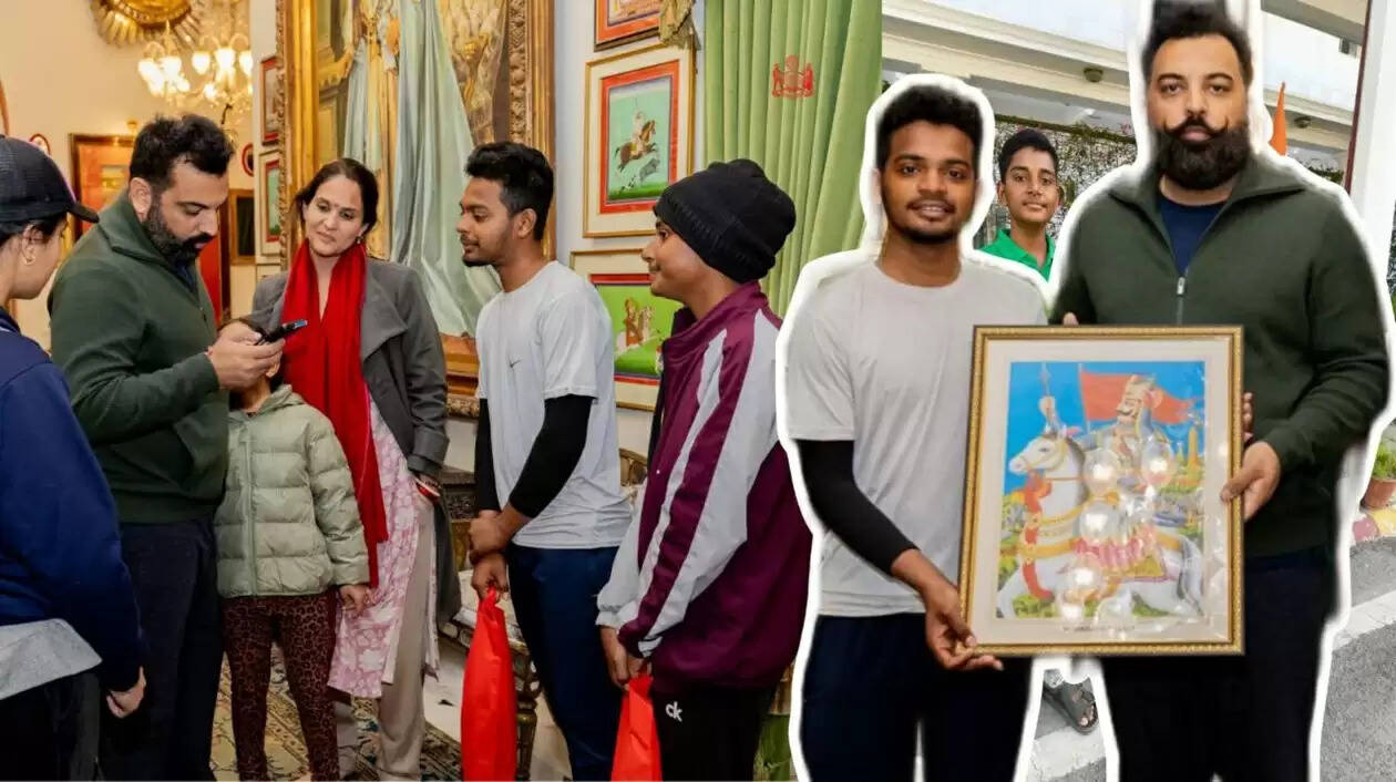 Dr Lakshya Raj Singh Mewar helping cyclist from Orisha 