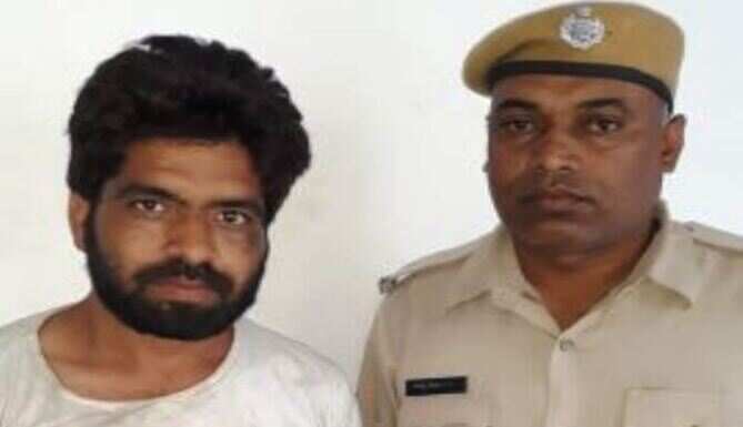 चोरी की मोटरसाइकिल और अवैध हथियार के साथ एक गिरफ्तार