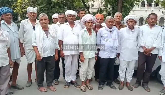Livestock owners and village representatives submit a memorandum to the Udaipur District Collector demanding construction of the veterinary hospital on reserved government land in Wali village.
