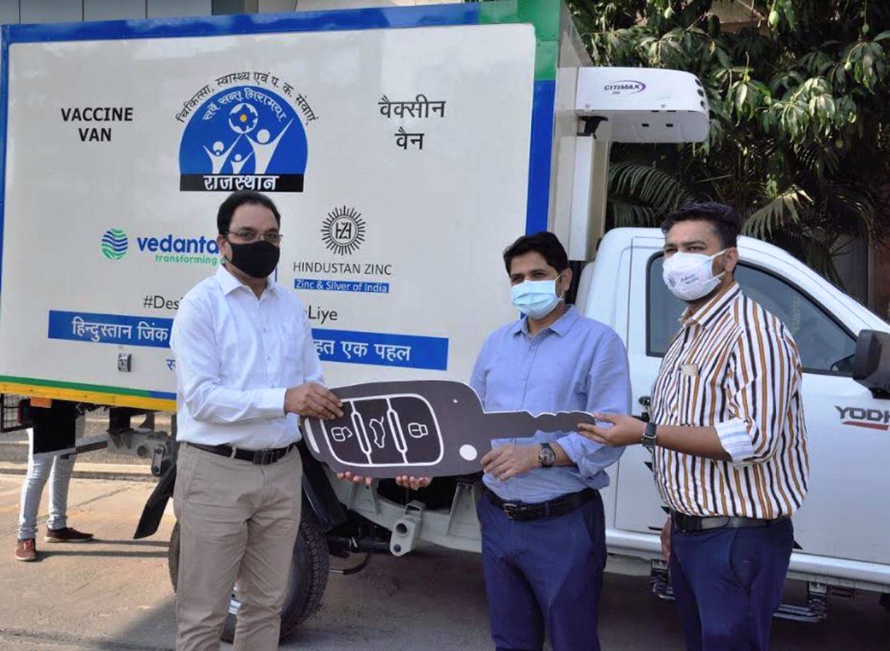 हिंदुस्तान जिंक ने चिकित्सा विभाग को इंस्यूलेटेड वैक्सीन वैन की भेंट