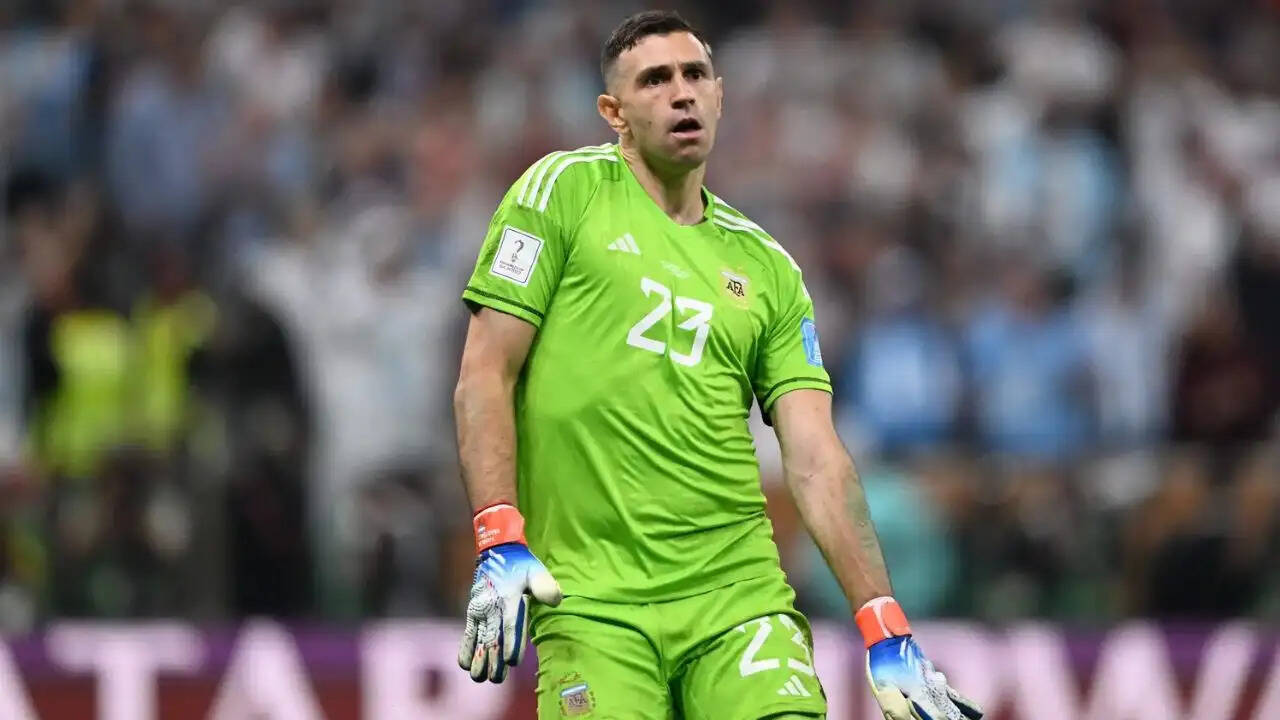 Argentina goalkeeper Emiliano Martinez reacts during a match amid injury concerns before the FIFA World Cup 2026