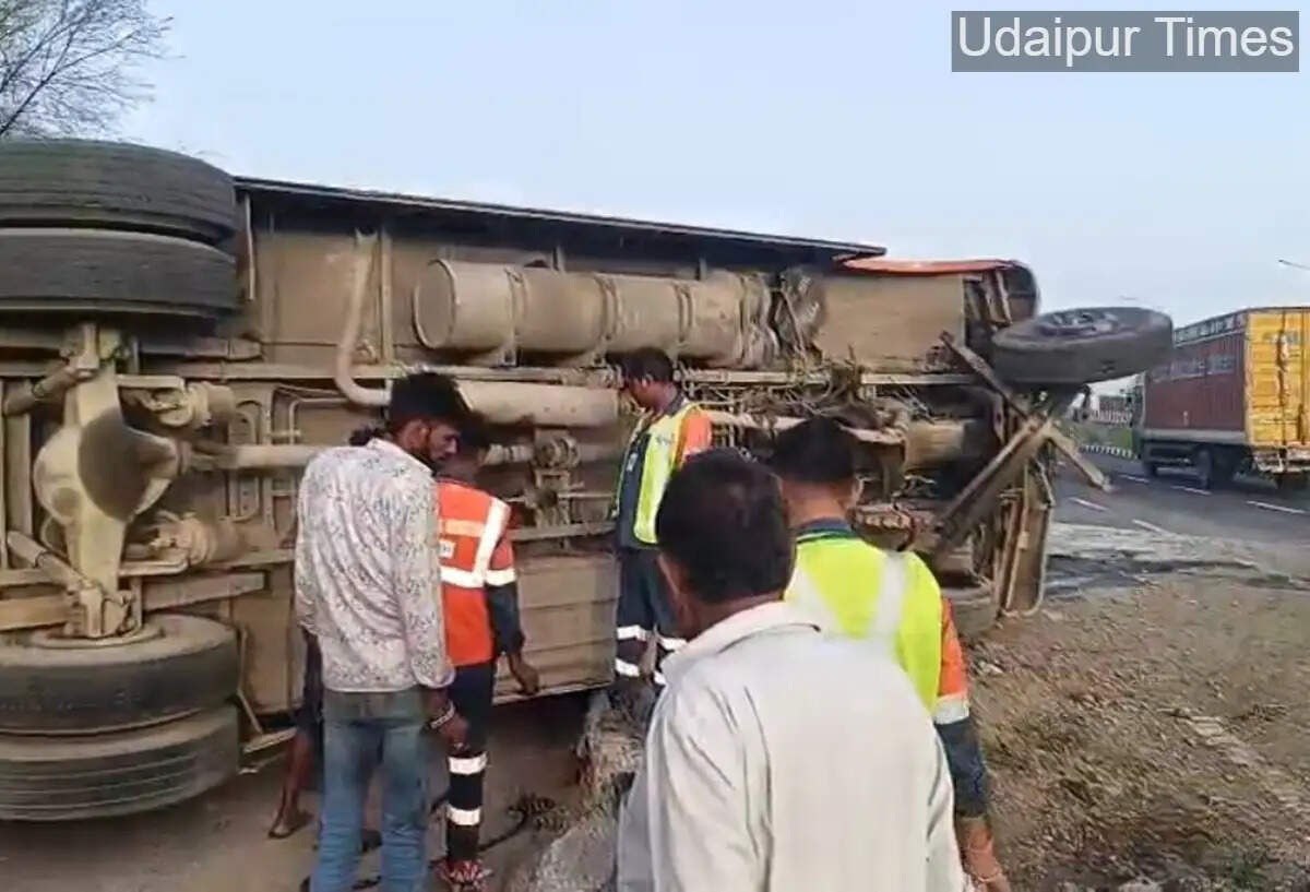 Bus carrying Sanwariyaji temple devotees overturned near Bagund village on Chittorgarh-Udaipur six-lane highway in Rajasthan