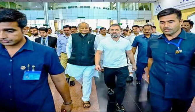 cm gahlot with raHUL GANDHI
