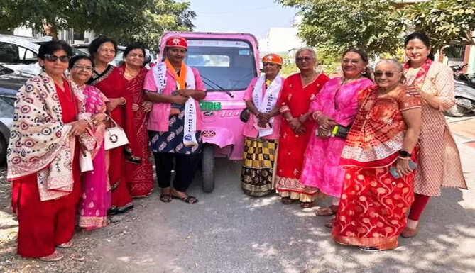 pink auto driver honored