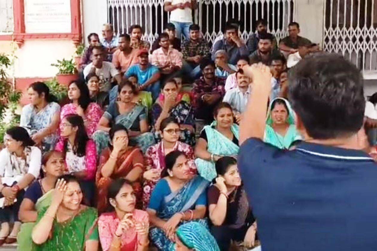 MLSU employees protest by locking offices
