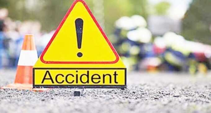 Gruesome accident-3 family members die in accident at Udaipur-Gomti 4 lane